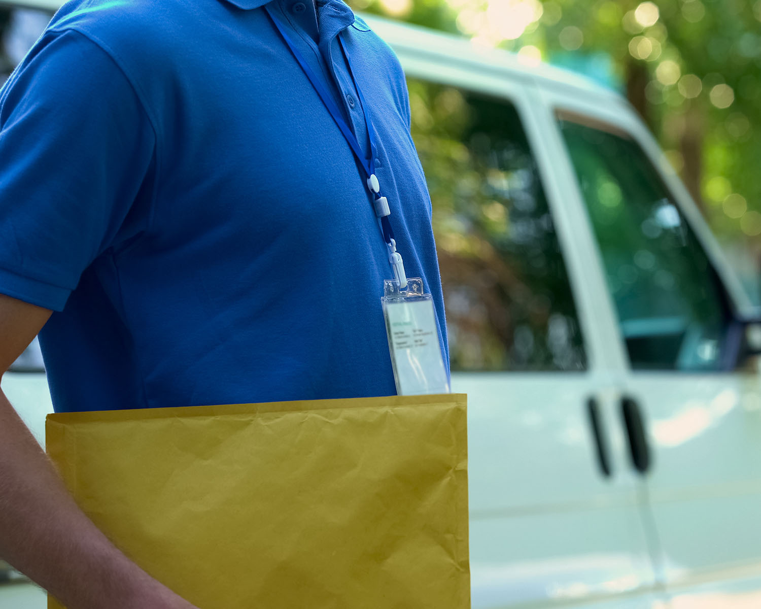 courier with envelope